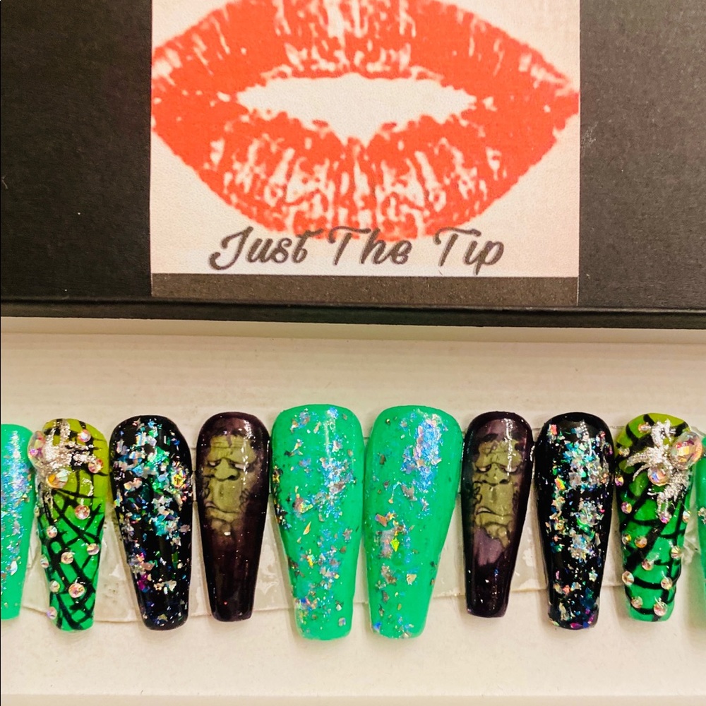 Press on nails - Picture 4 of 4